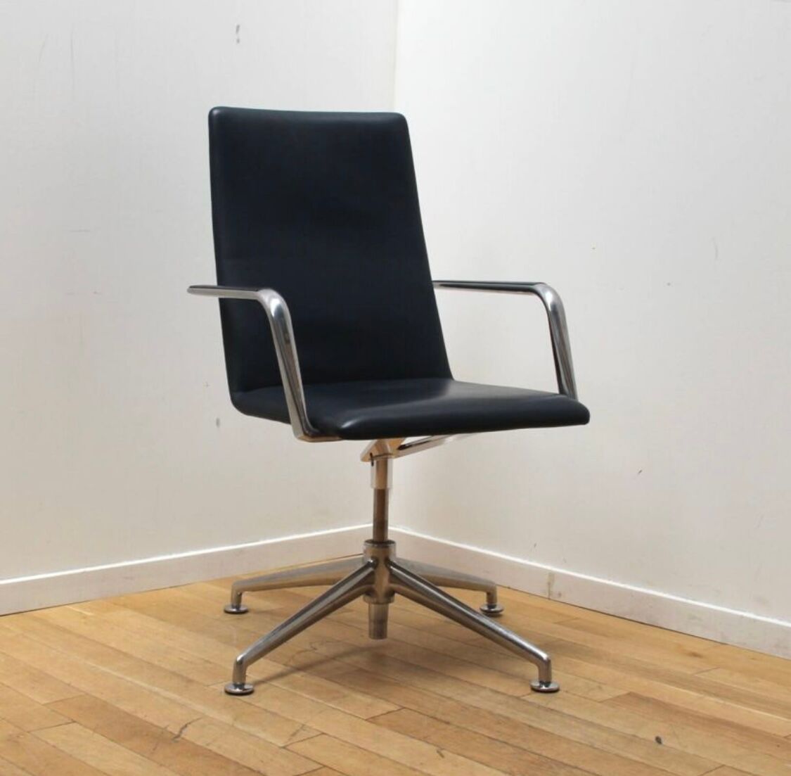 Office chair by Arrows