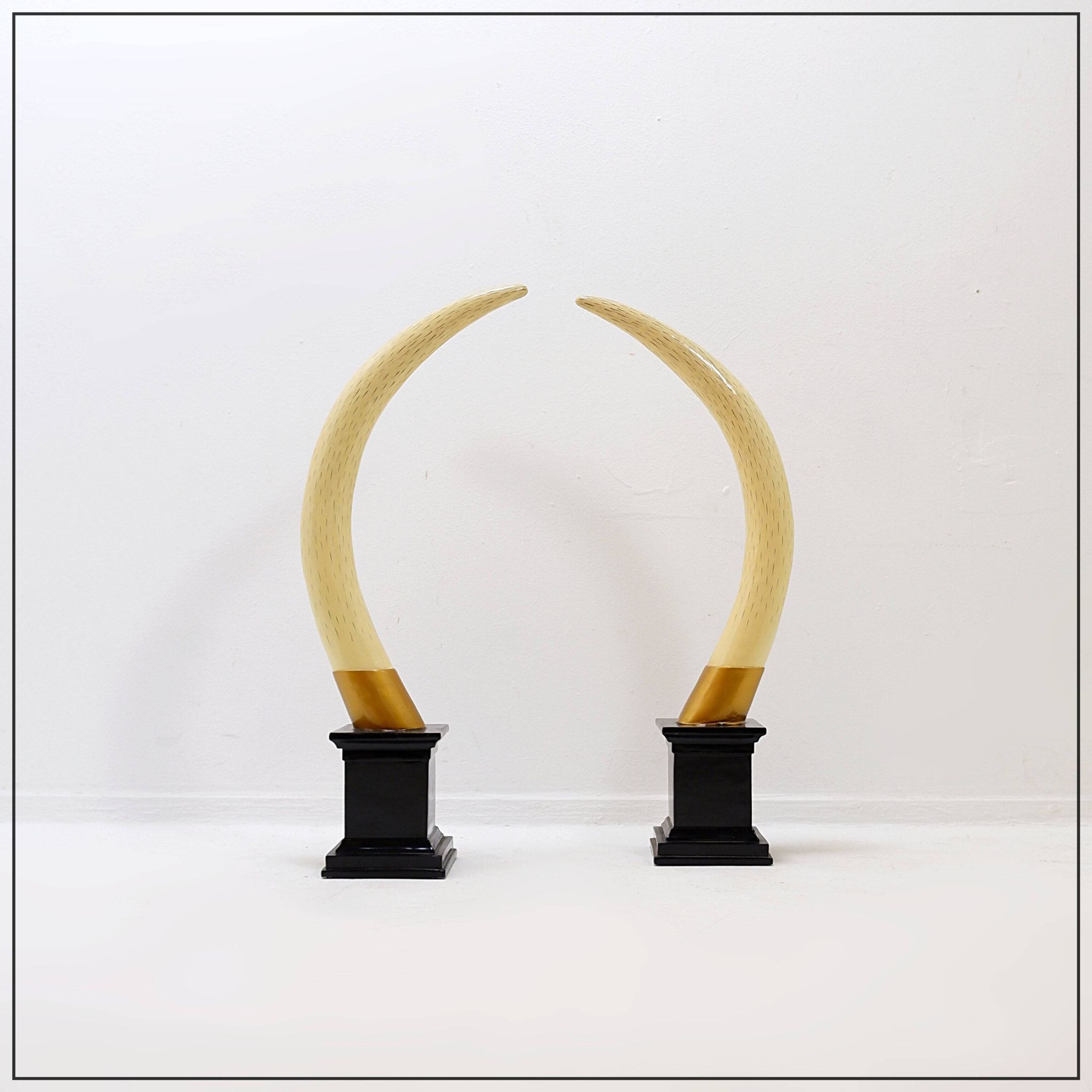 Paire de fausses défenses d'éléphant - 20ème siècle H:82cm