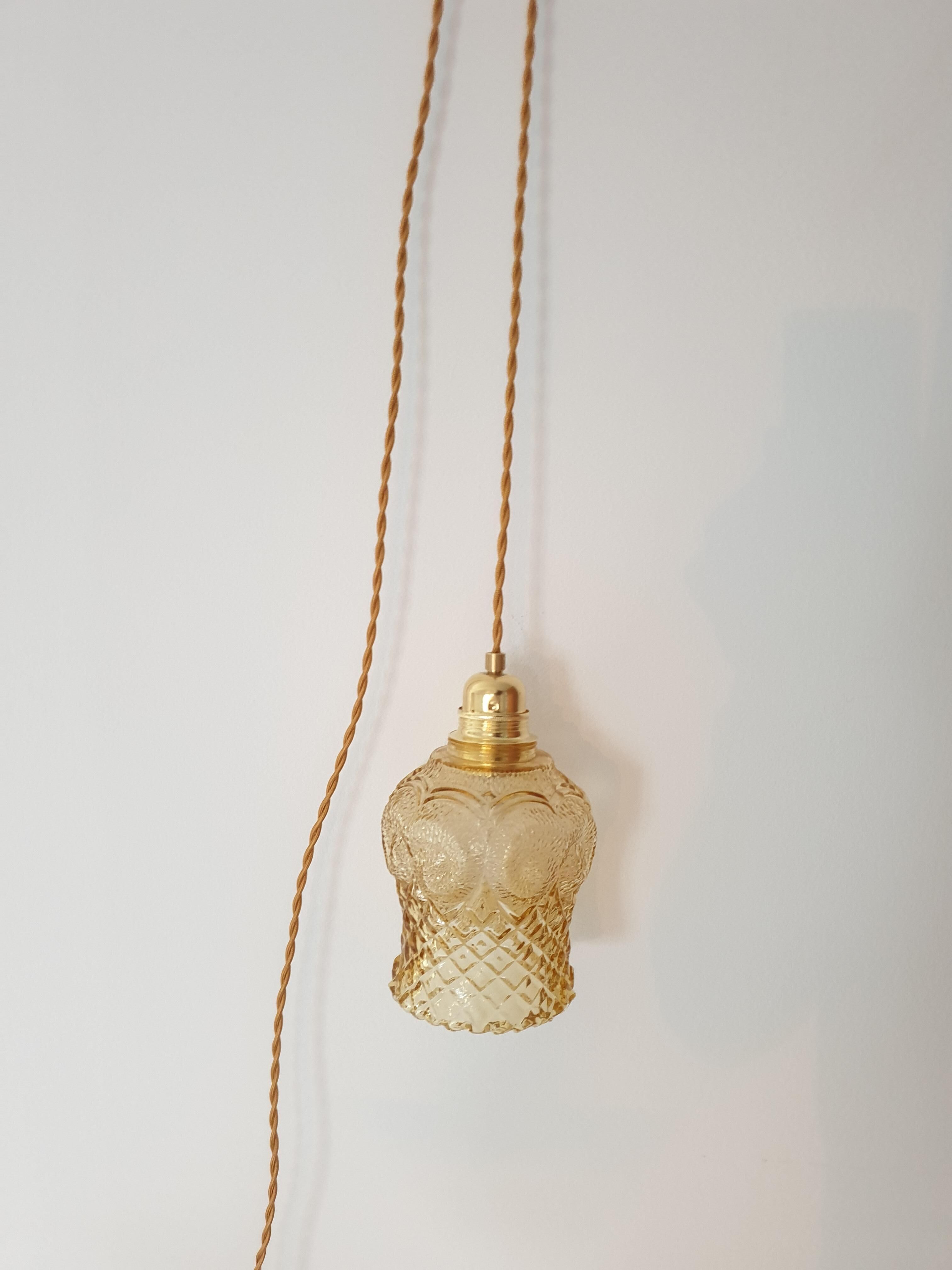 Chiseled glass hand lamp