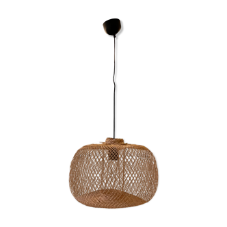 Woven bamboo light fixture