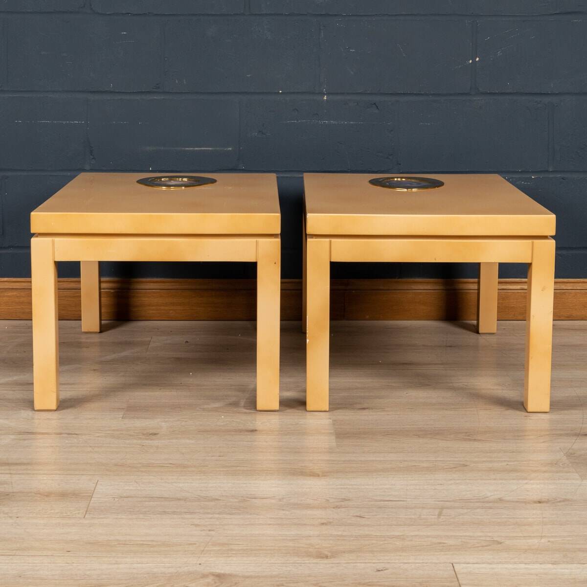 Une paire de tables d'appoint en bois laqué belge et en agate par willy daro c.1970