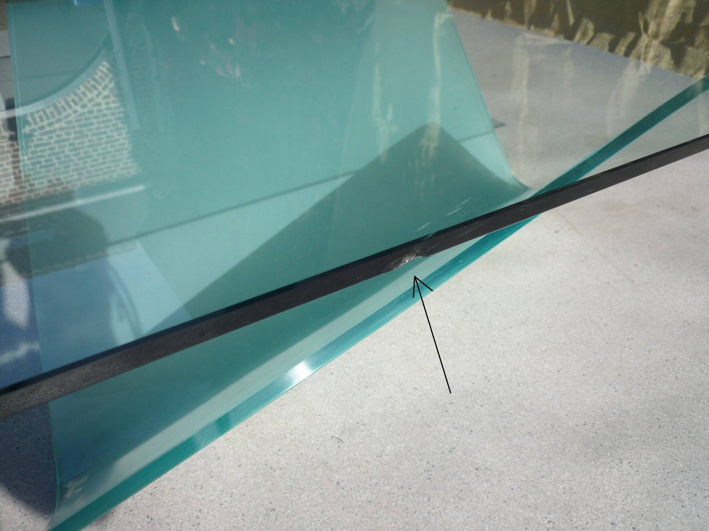 Table "sail" in curved glass by Dietmar Joester