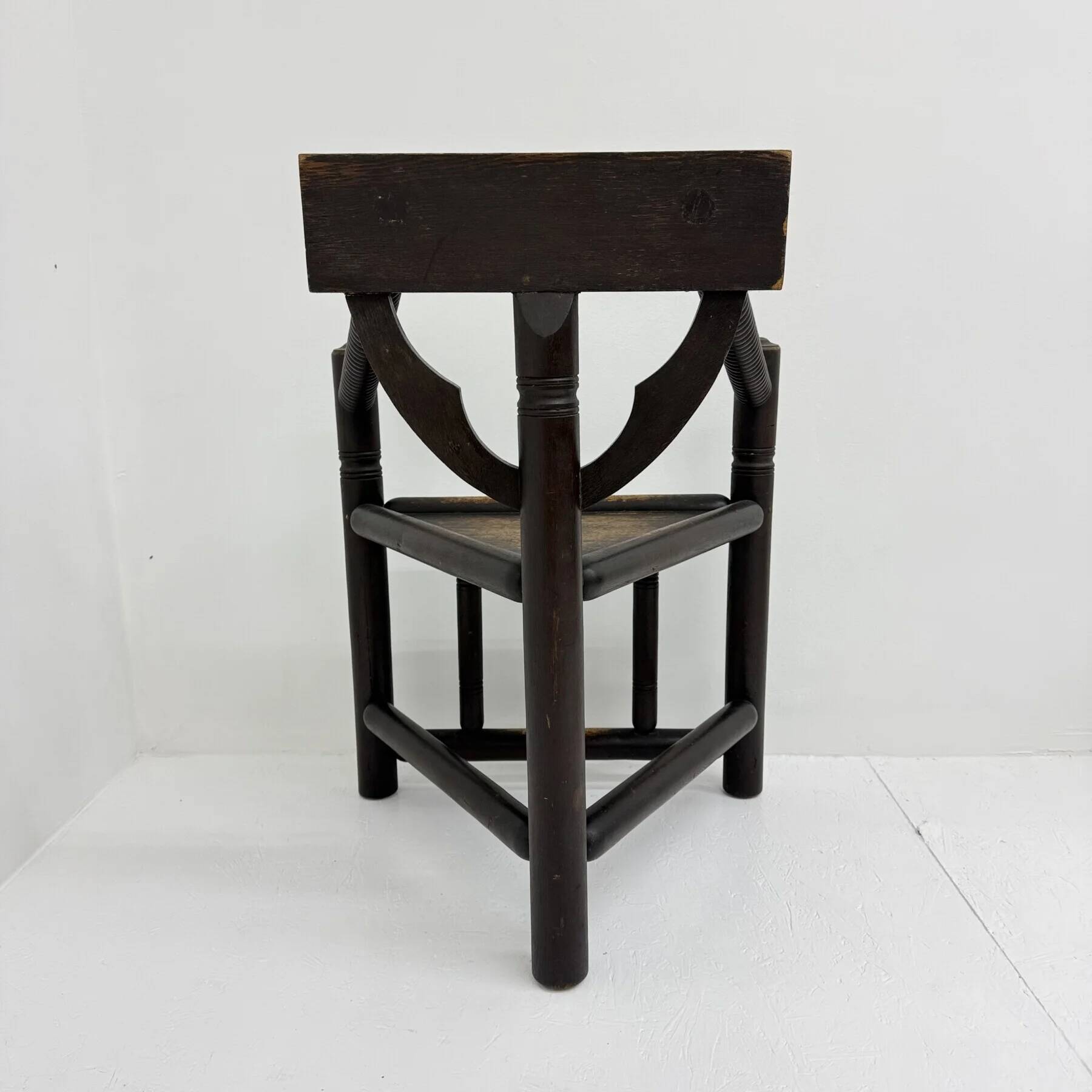 Fauteuil à bras trépied suédois en chêne massif, années 1960