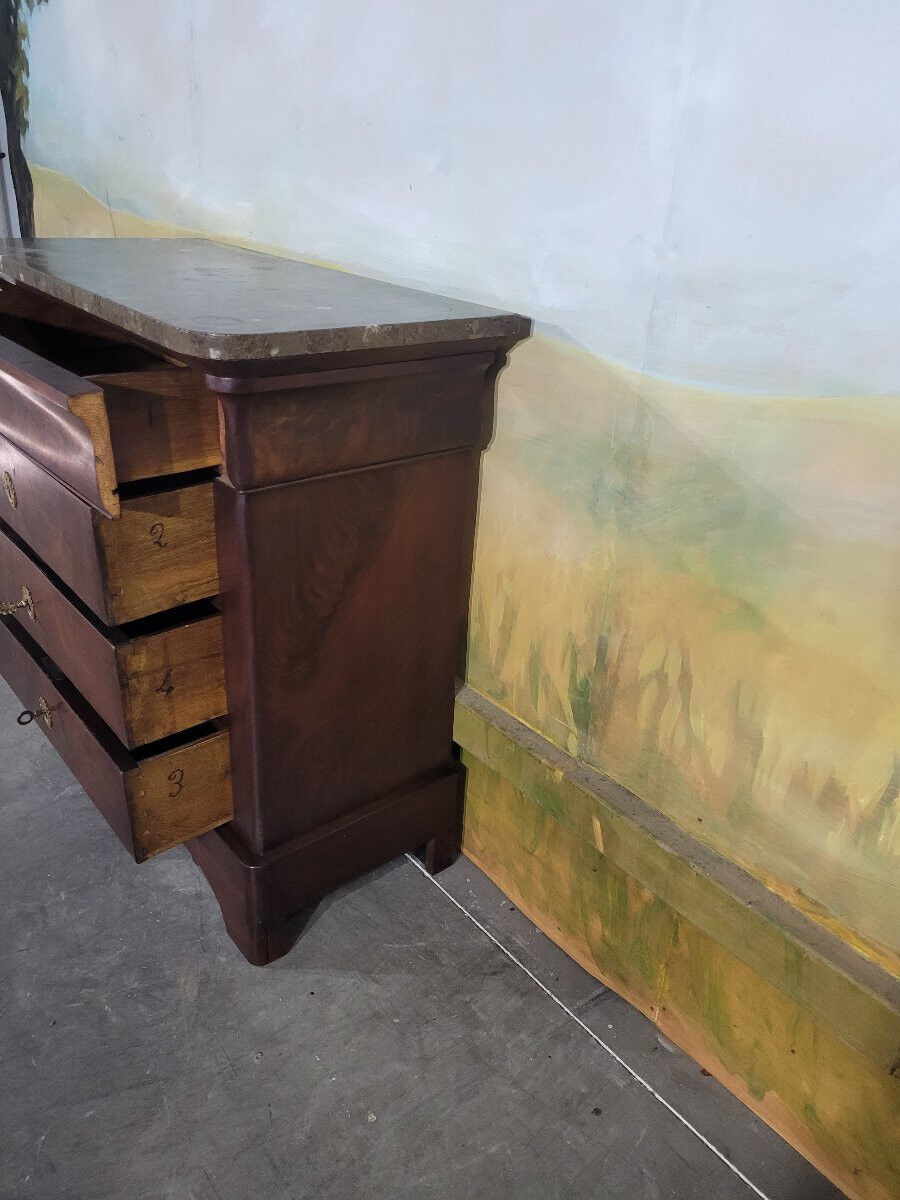 Small mahogany Louis Philippe chest of drawers