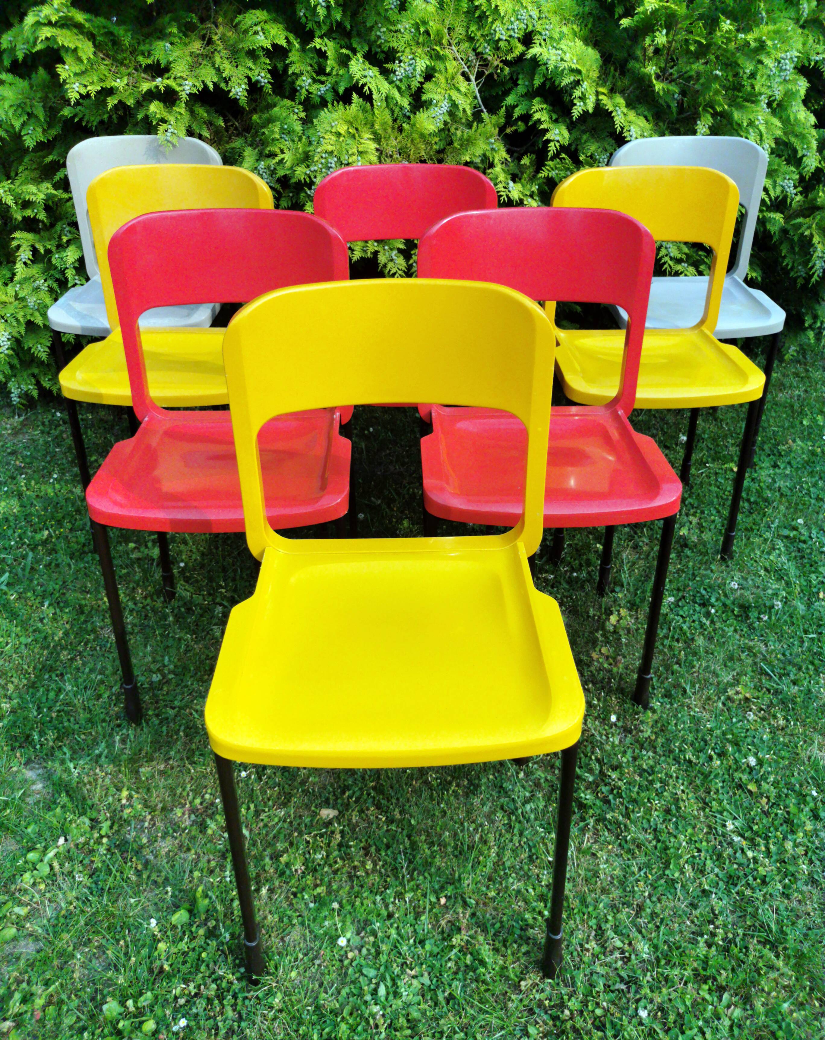 Série de 8 chaises design Pop année 1970-80