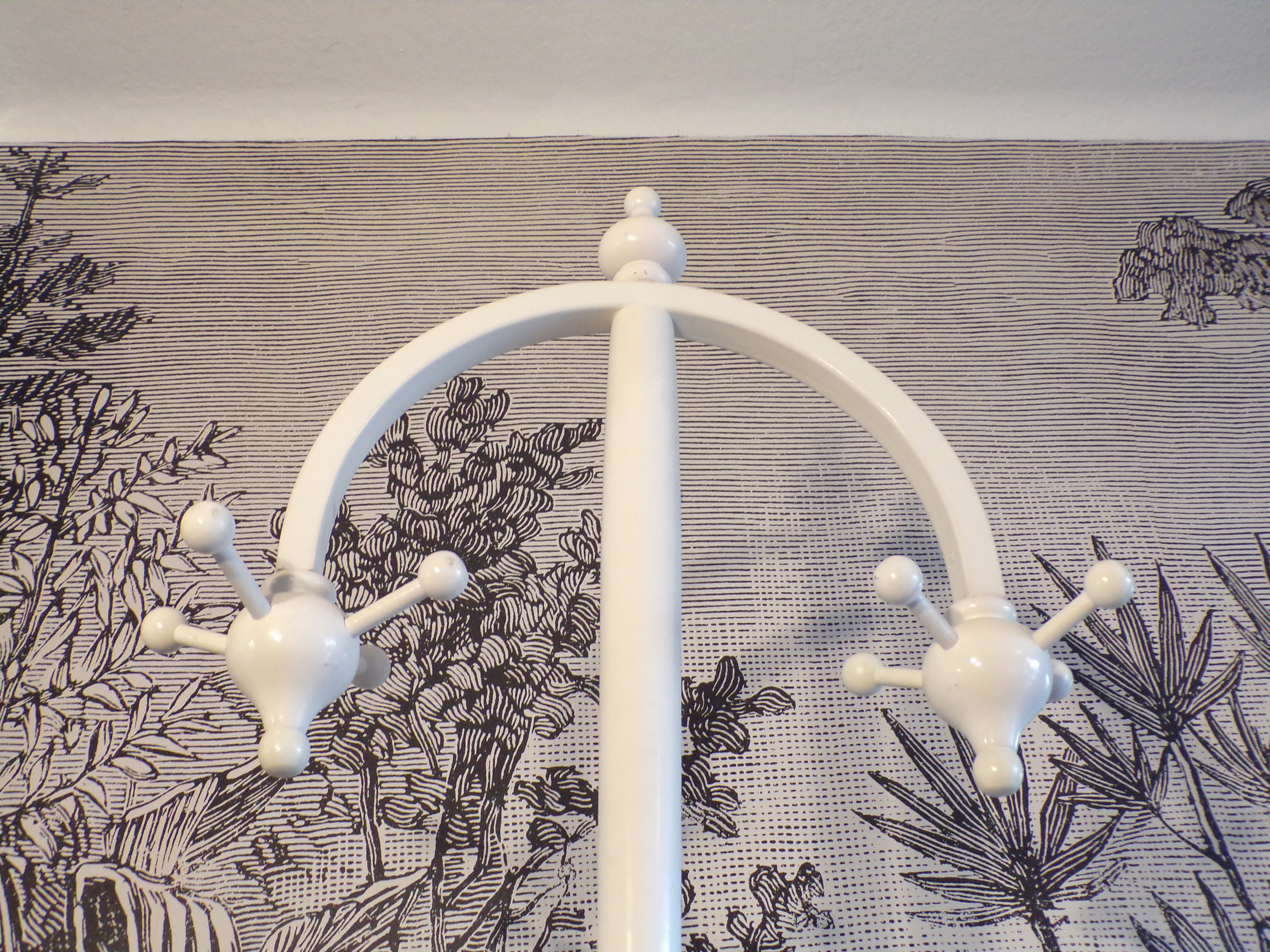 Sputnik parrot coat hanger
