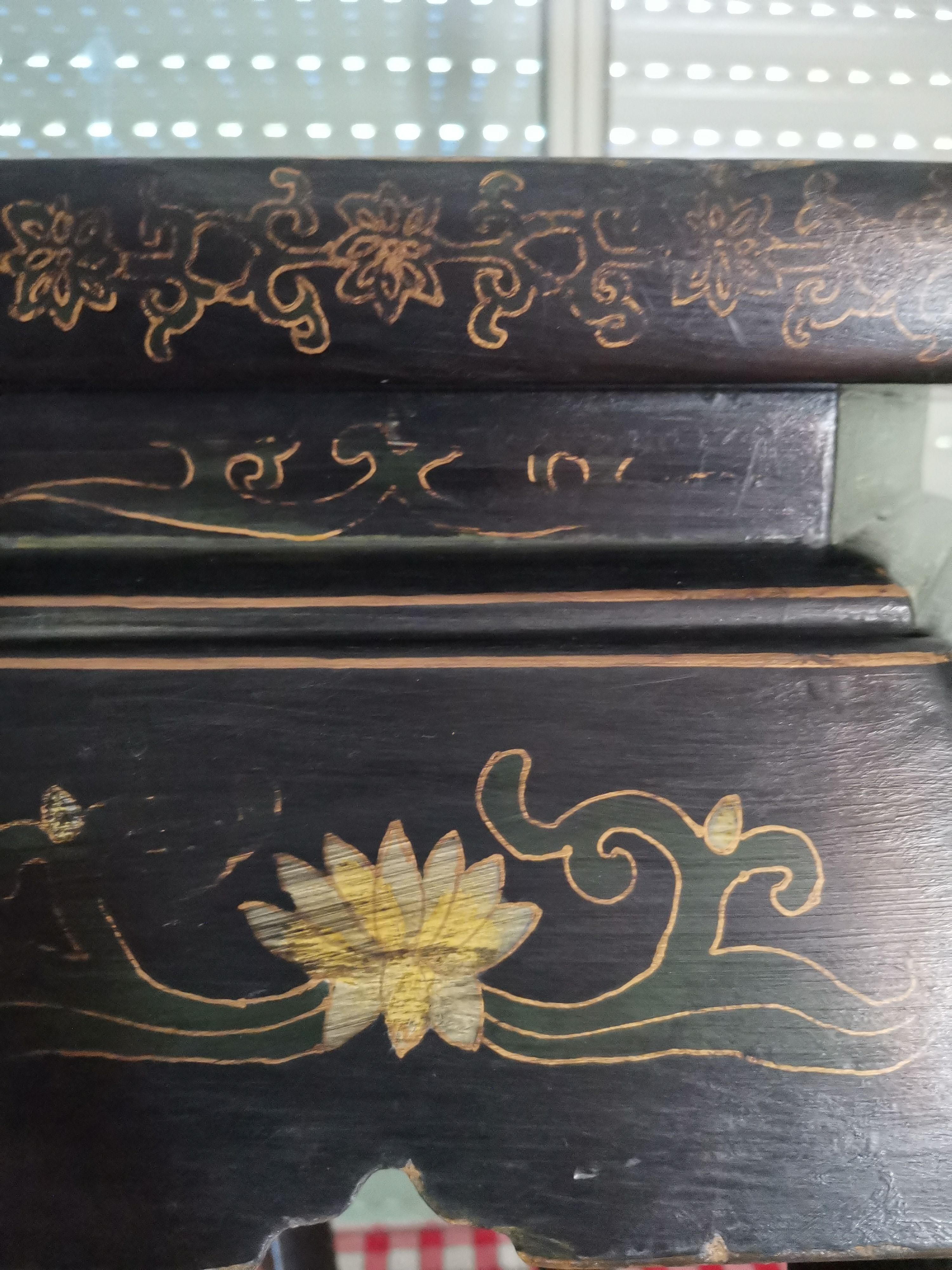 Chinese table painted Napoleon III era with Phoenix certificate in good condition