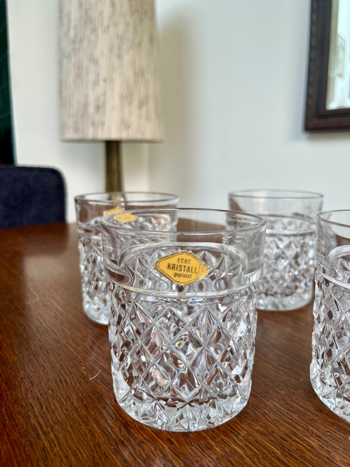 Set of 4 pressed crystal glasses – diamond pattern