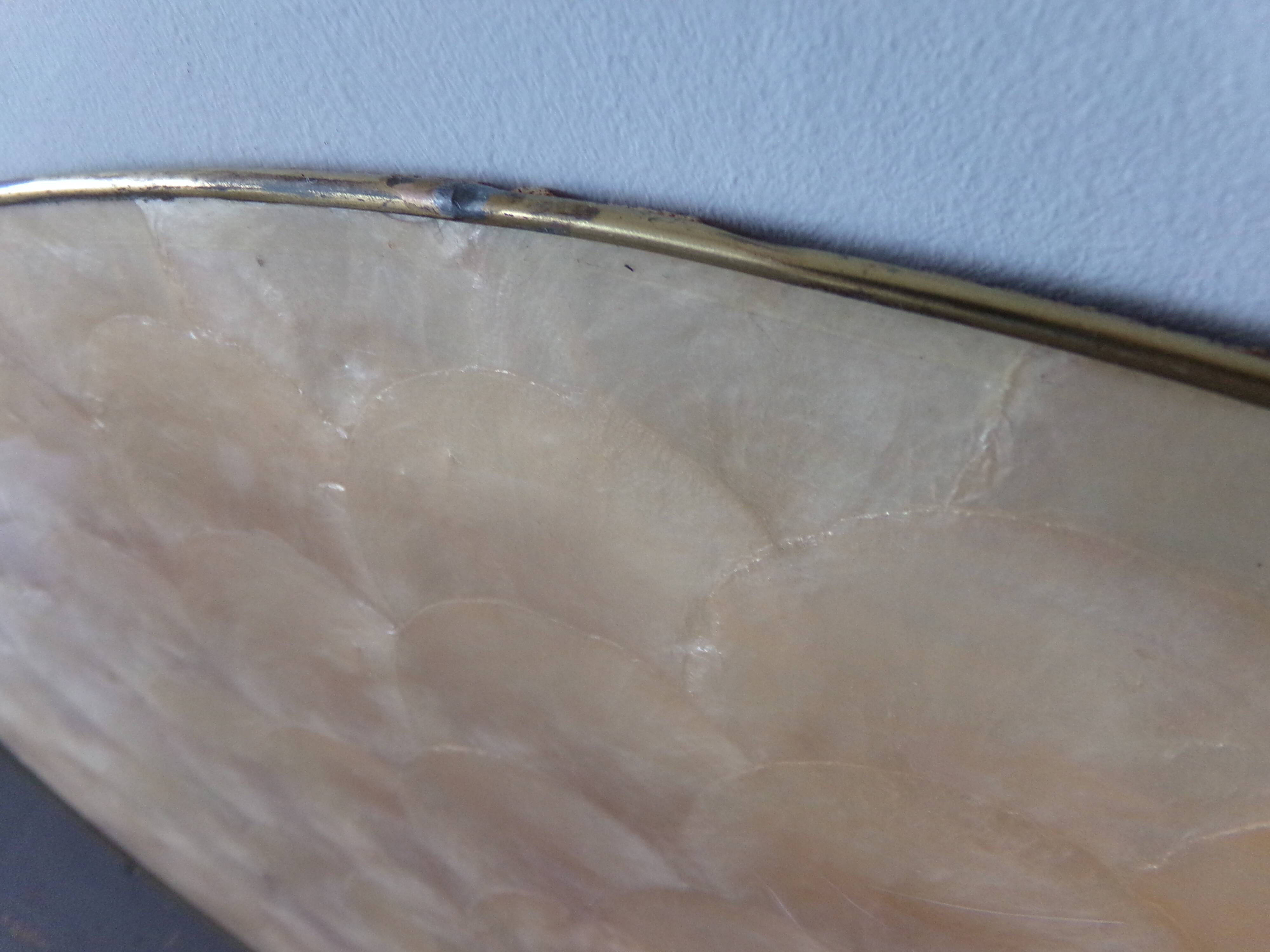 Oval top in mother-of-pearl and brass