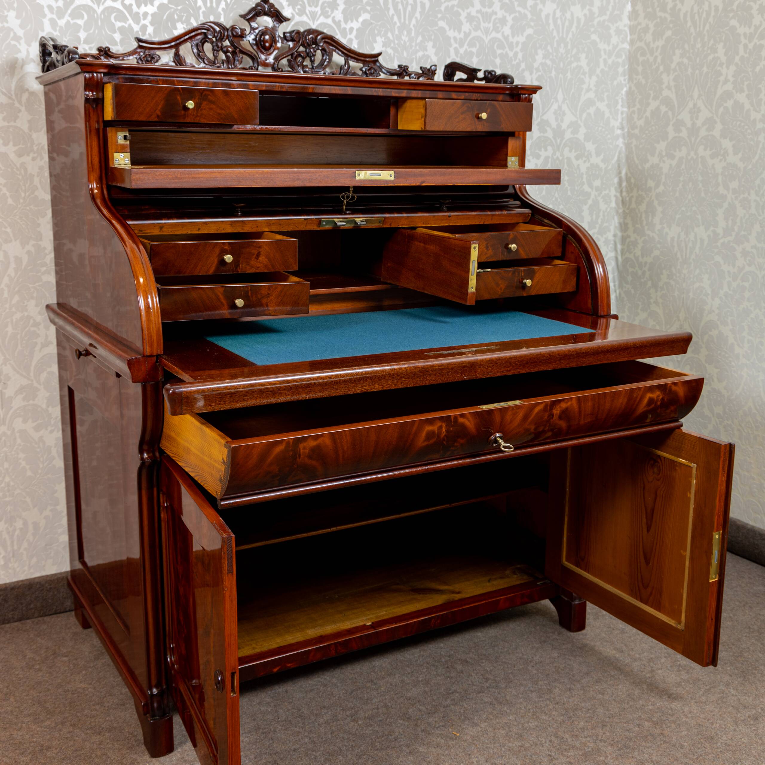 Louis-Philippe cylinder desk in mahogany 1850-1870