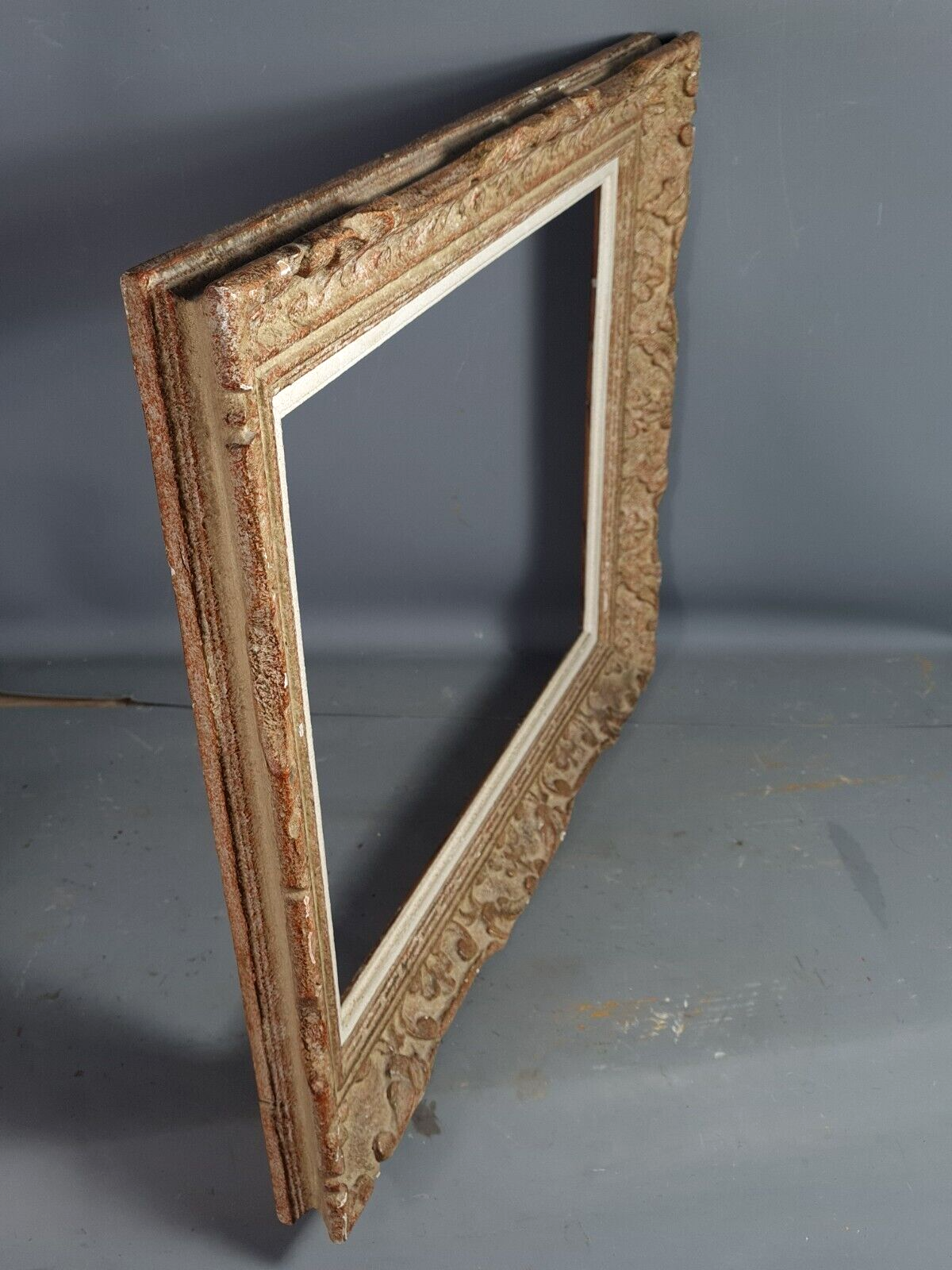Montparnasse frame with keys carved ceruse wood 62x53 cm, foliage 46x38 cm SB