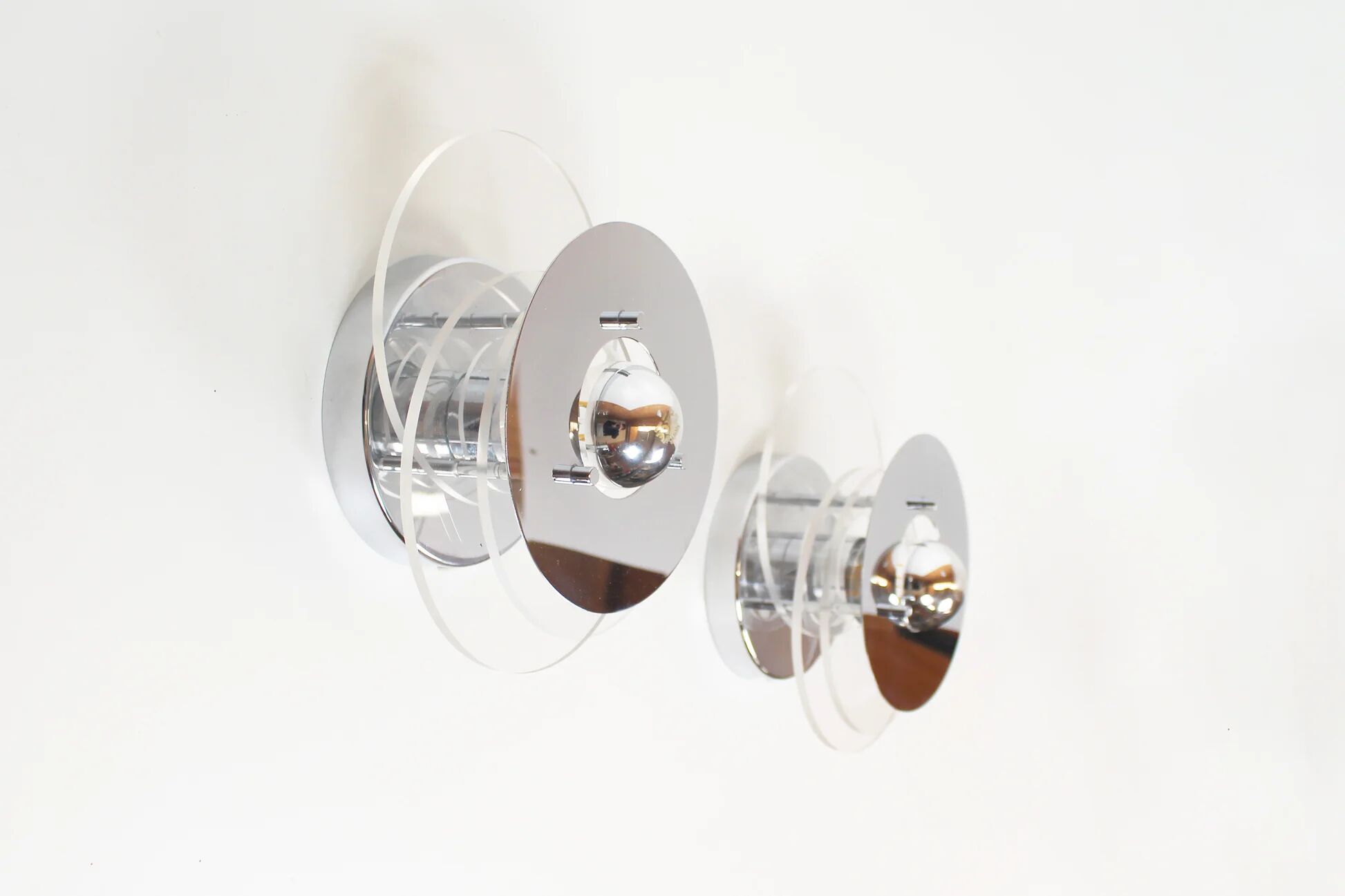 Pair of acrylic wall lamps by Jocelyne Trocmé for Galerie Oxar