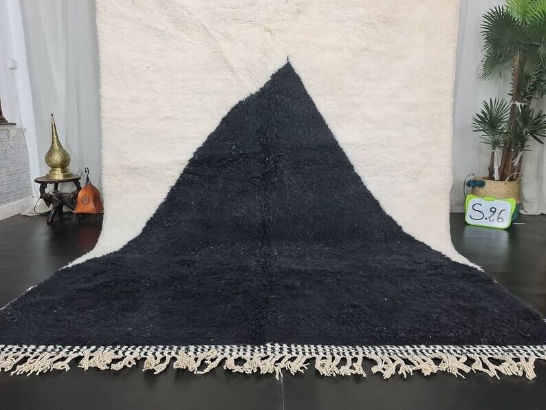 Beni Ouraine rug, white and black, handwoven in the traditional style, size 150x250cm