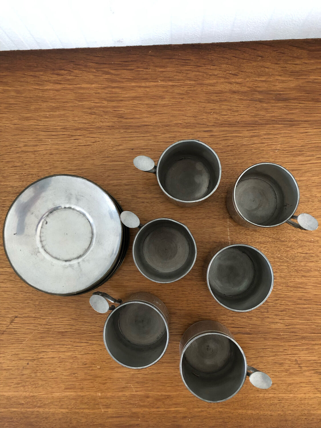 6 cups and sub-cups in pewter motifs birds and flowers and Chinese inscription