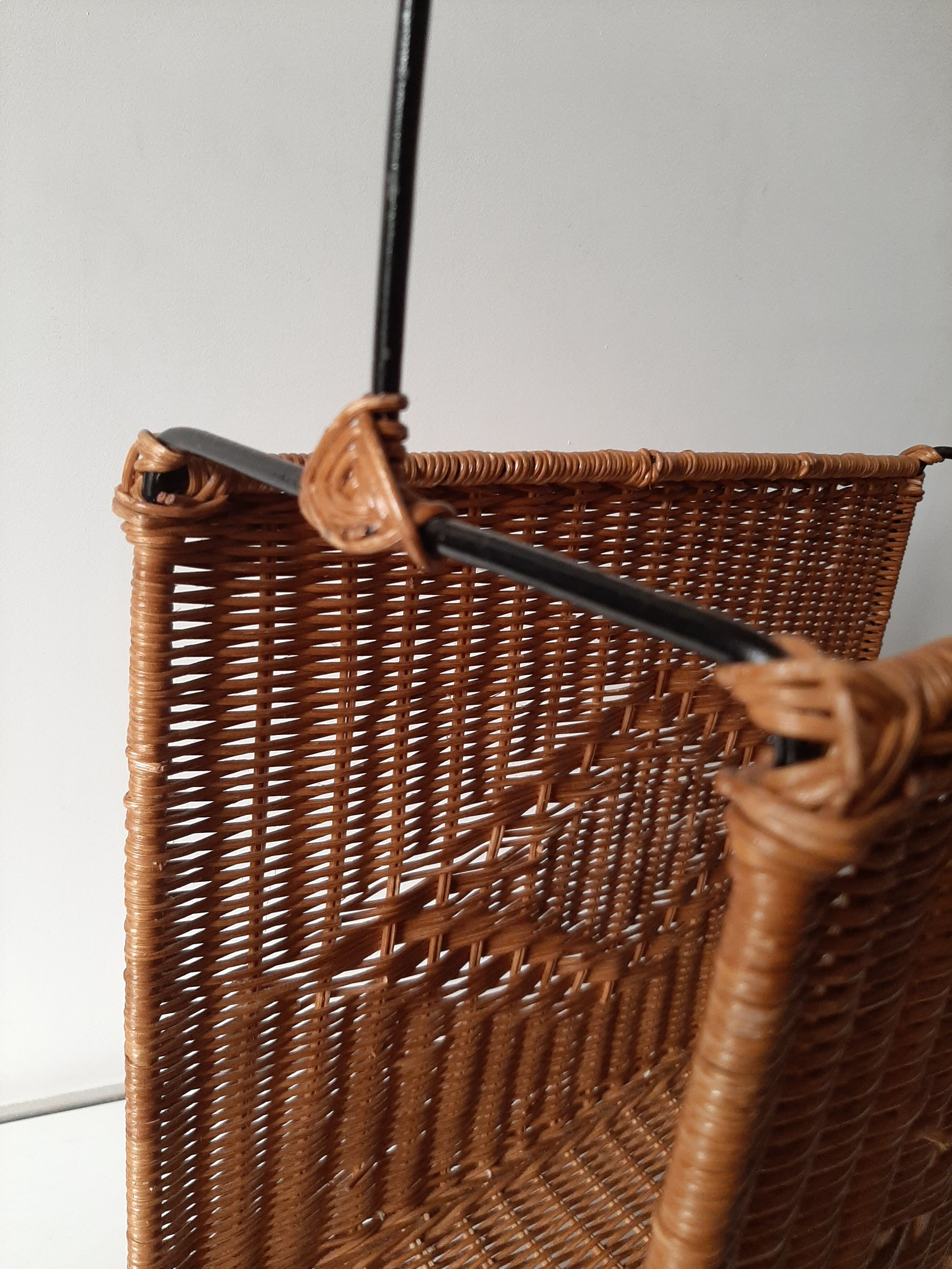 Door vintage rattan magazine