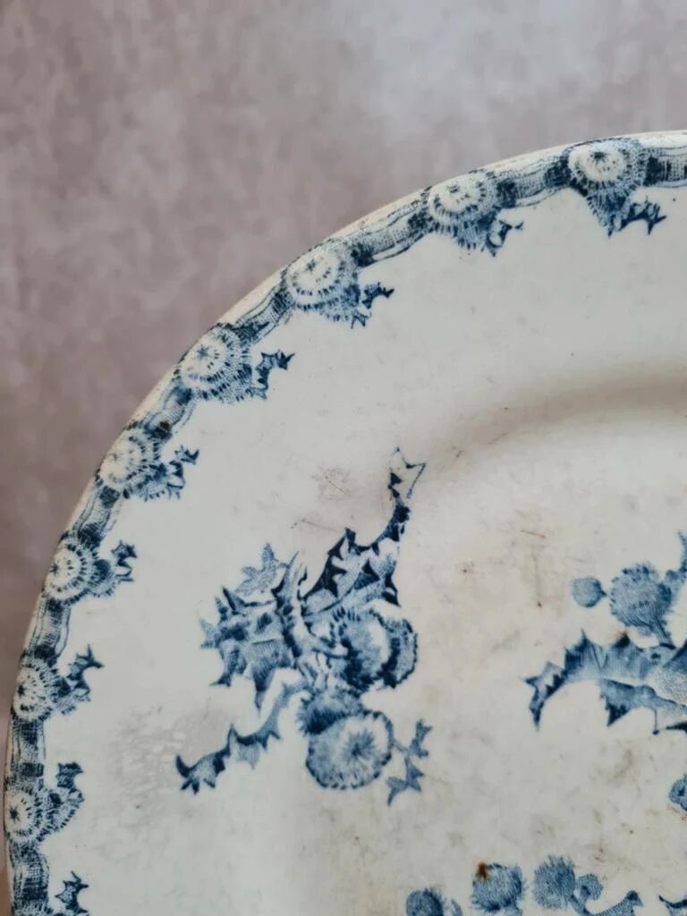 Antique plate with blue thistle decoration – Terre de fer spirit