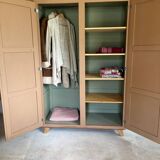 Parisian wardrobe with compass feet