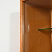 Bibliothèque avec vitrine conçue par Marian Grabinsky pour IKEA