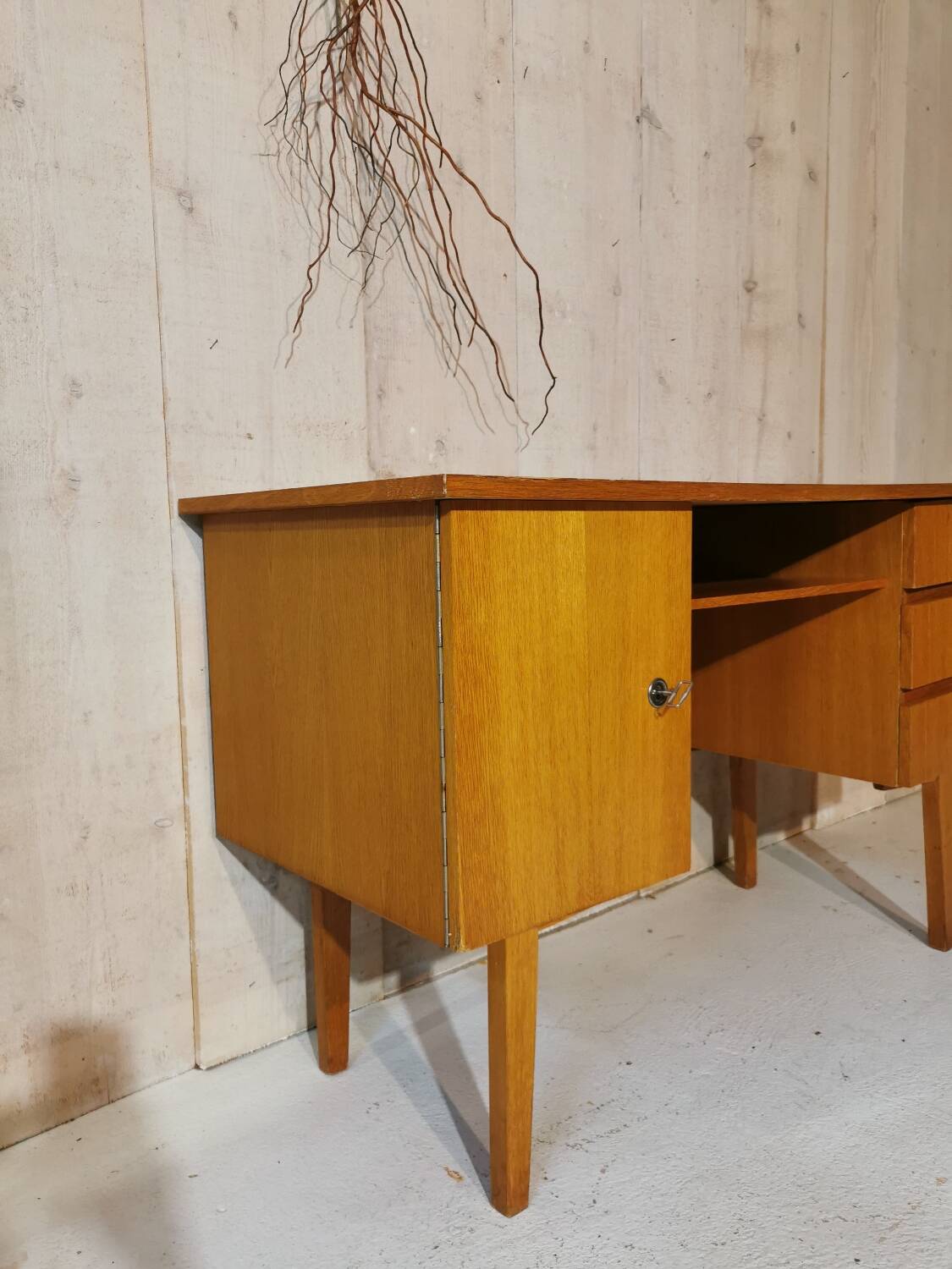 Desk with compass feet