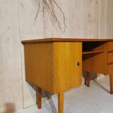 Desk with compass feet