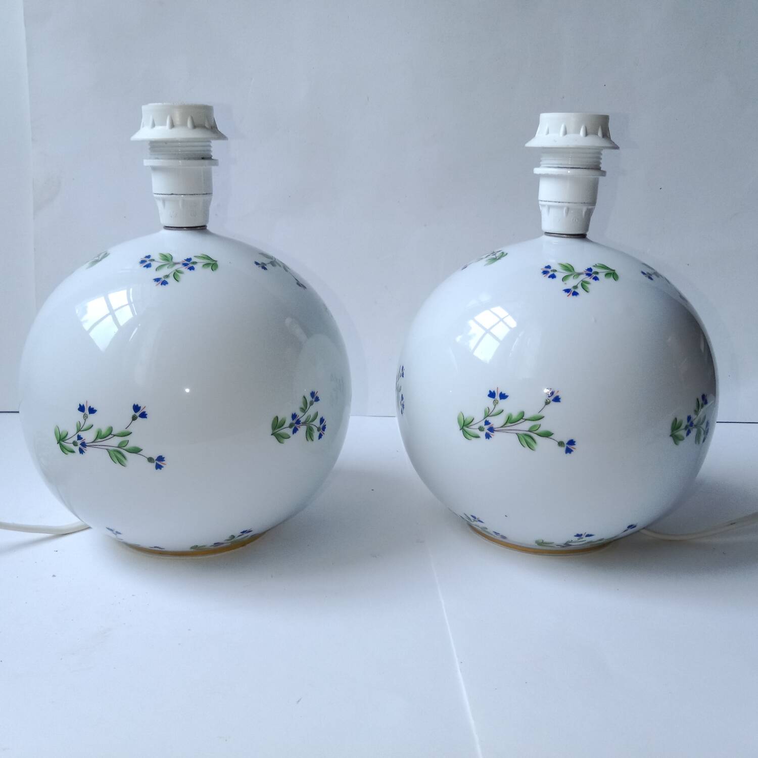 Pair of Royal Lily Aux Barbeaux Porcelain Ball Lamps
