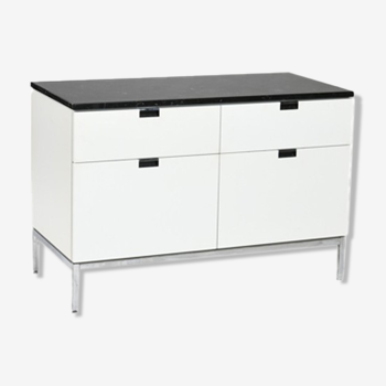 White lacquered wood stocking sideboard