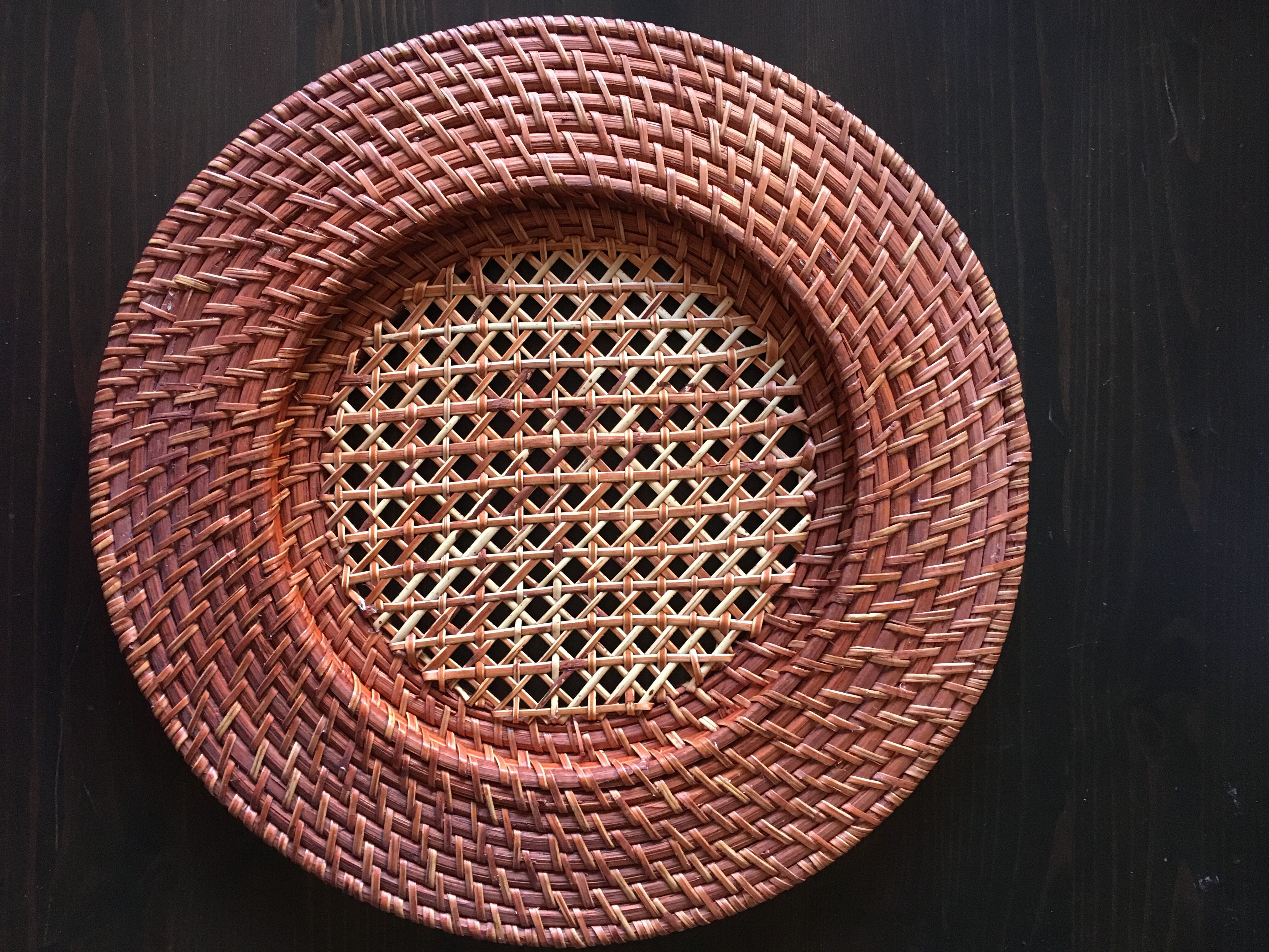 Set of 6 wicker and rattan undertributions