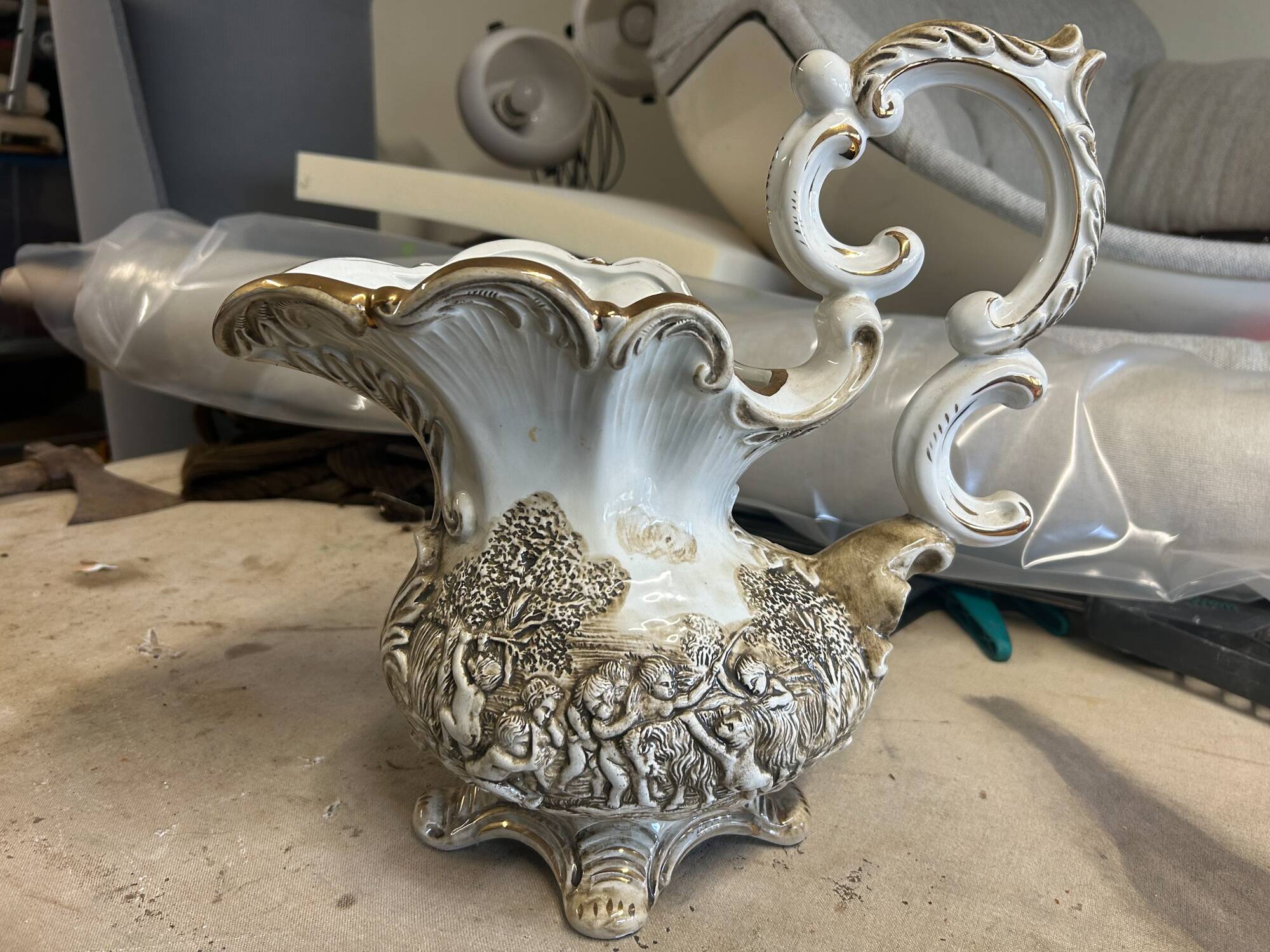 Aiguière en porcelaine R. Capodimonte néo-Rococo