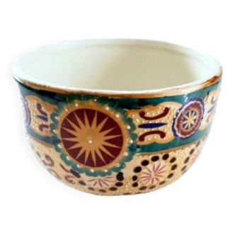 Cup or bowl - Artistic craftsmanship.