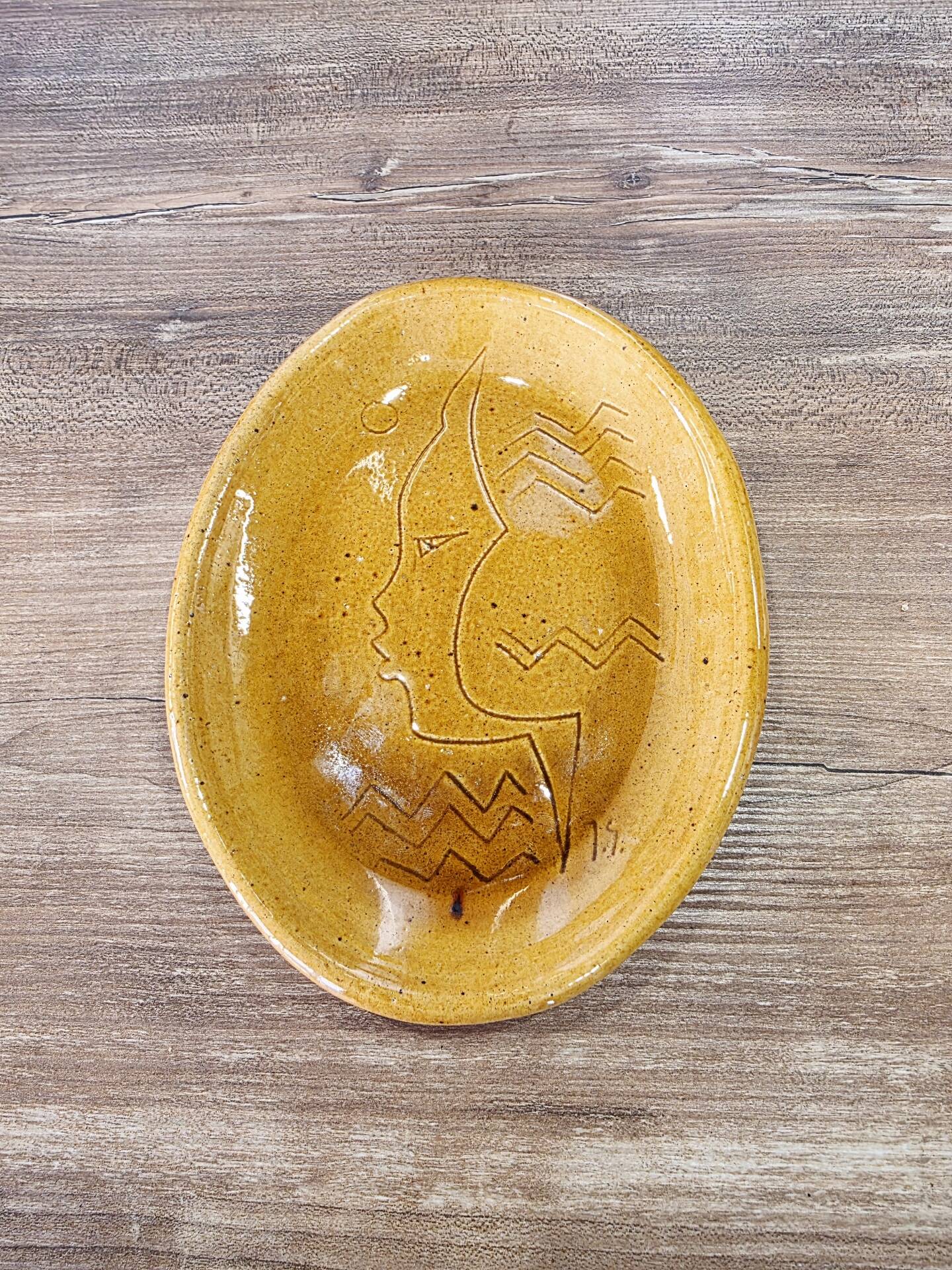 Empty pocket bowl Vallauris Foucard-Jourdan 1959 Incised profile decoration
