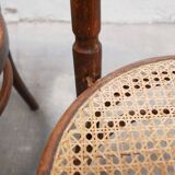 Chaise bistrot cannée ancienne en bois par les éditions Fischel