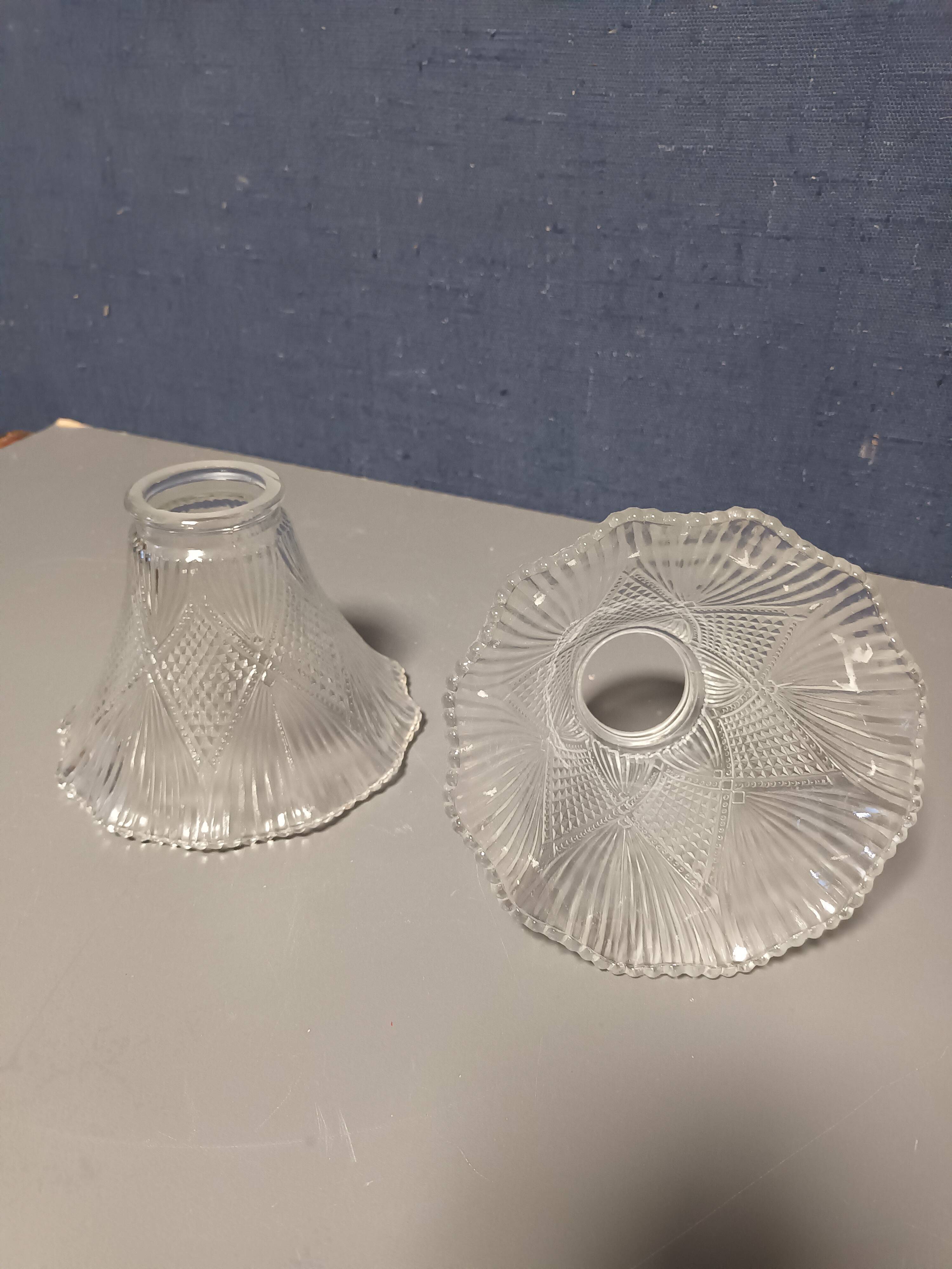 Tulip chiseled white glass