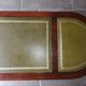 Table basse style anglais dessus en cuir vert