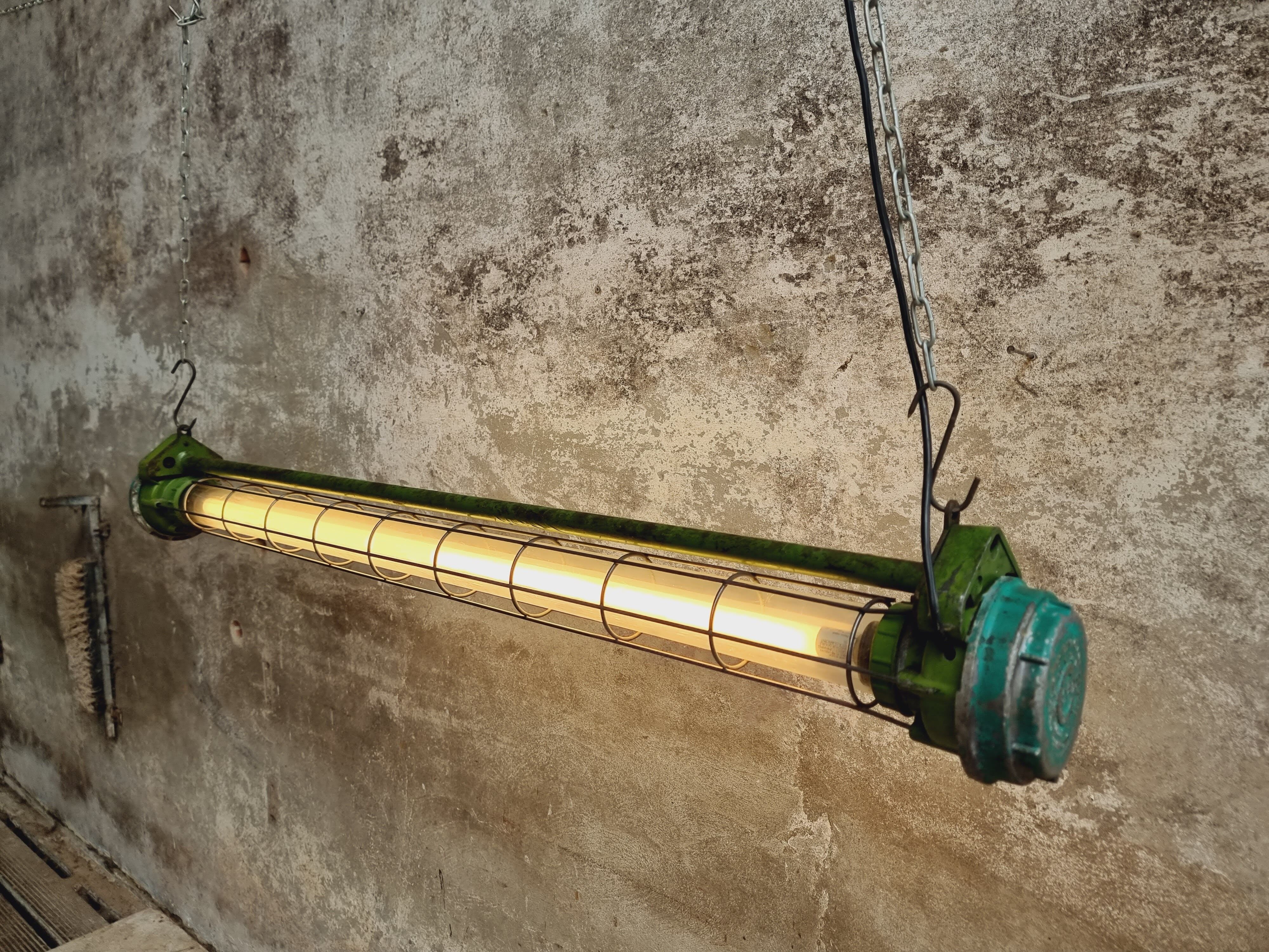 Lampe minière 147 cm de long