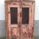 Armoire en bois rose avec portes vitrées