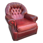 Fauteuil club en cuir bordeaux anglais des années 1950, dossier capitonné et clous