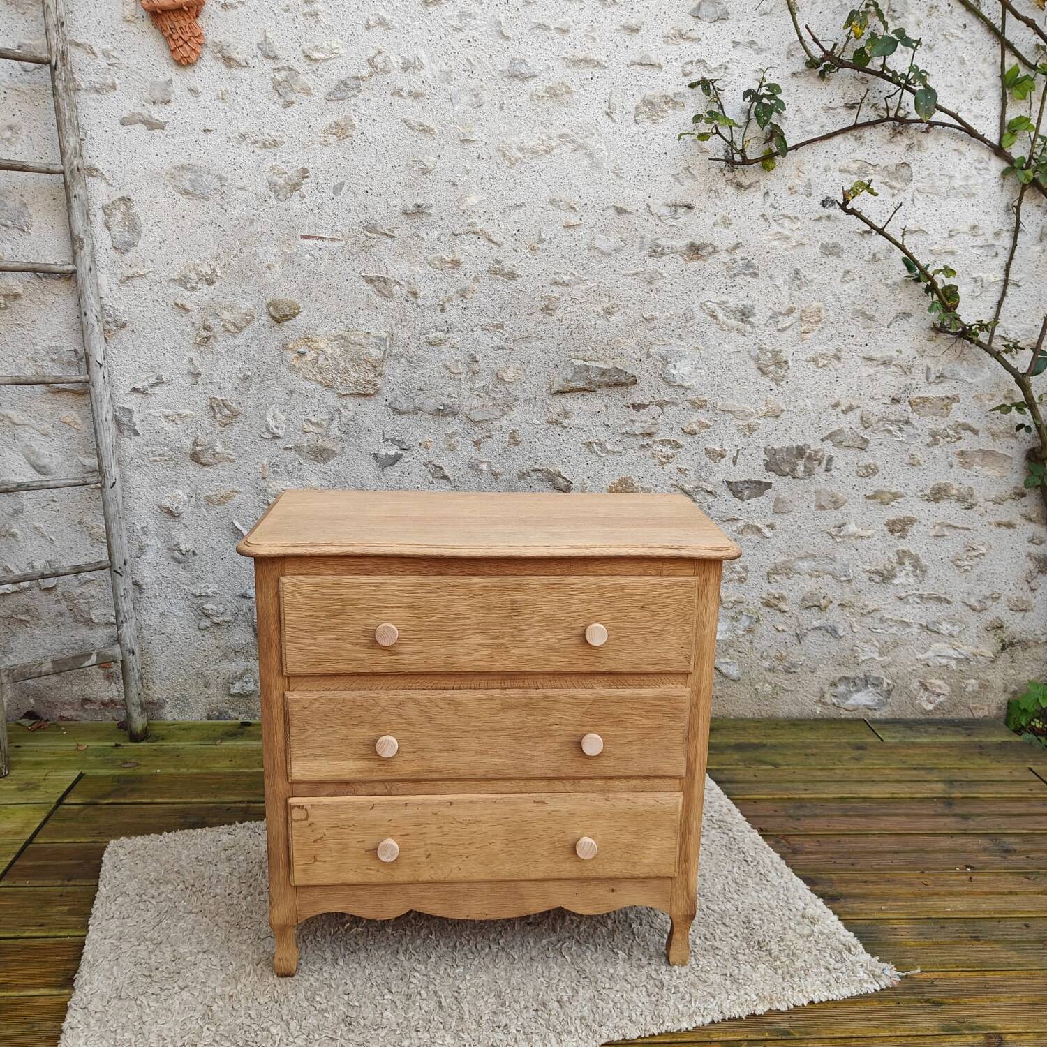 Oak chest of drawers
