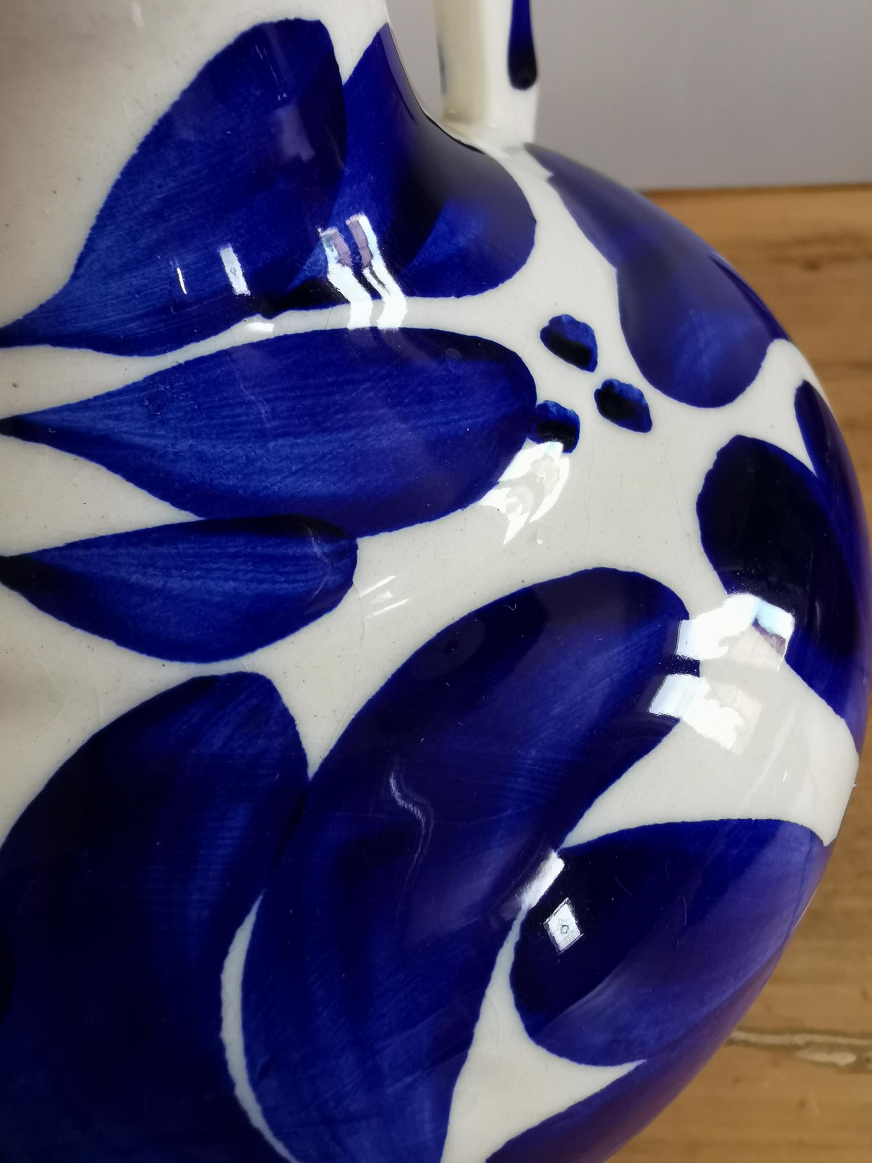 Baluster vase in painted ceramic decoration flowers