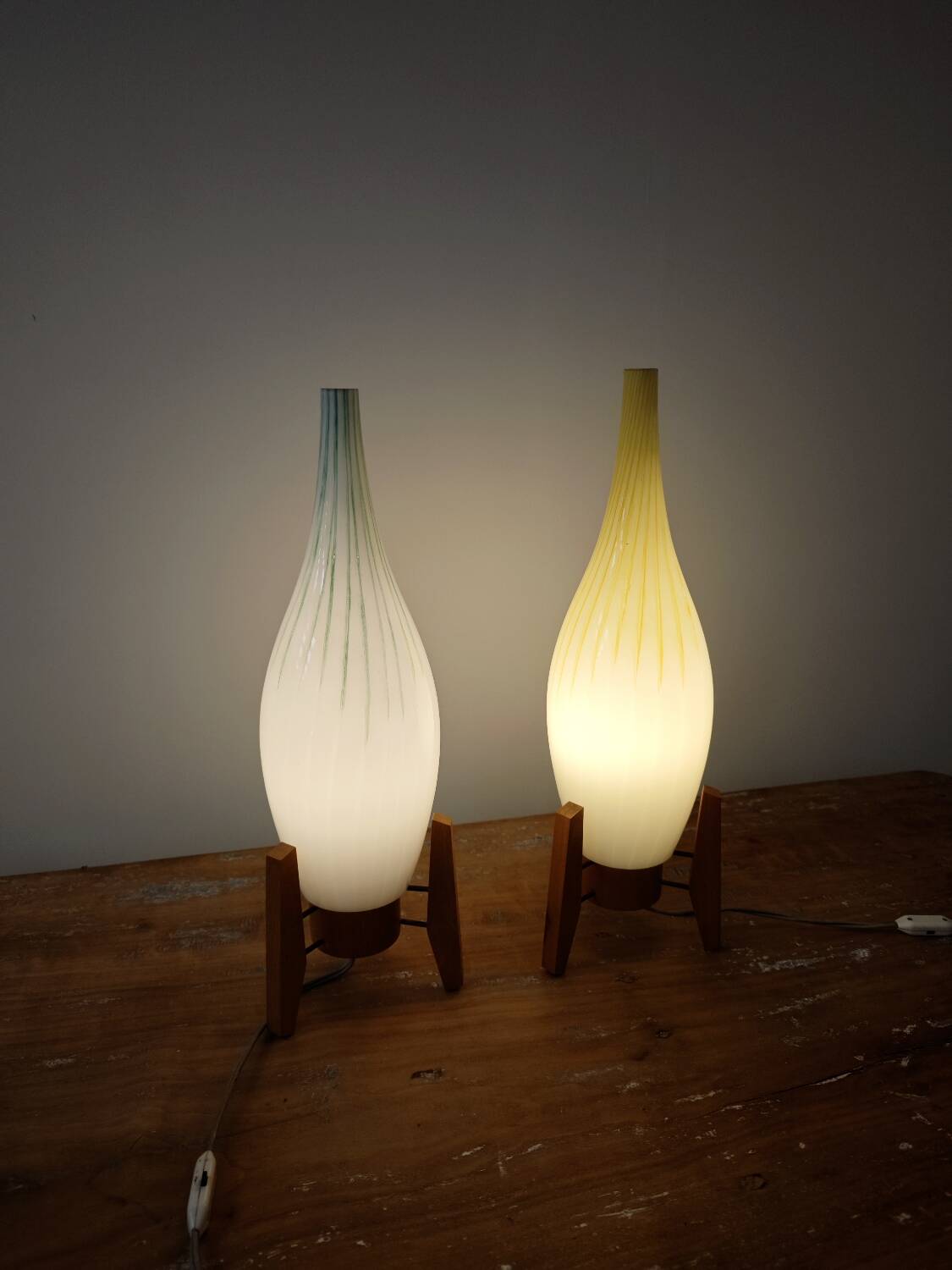 Lampe de table Drevo Humpolec opaline verte type 107/S