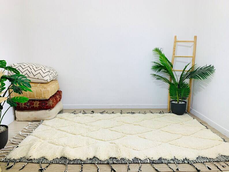 Handmade Moroccan rug in natural wool 250cm x 150cm