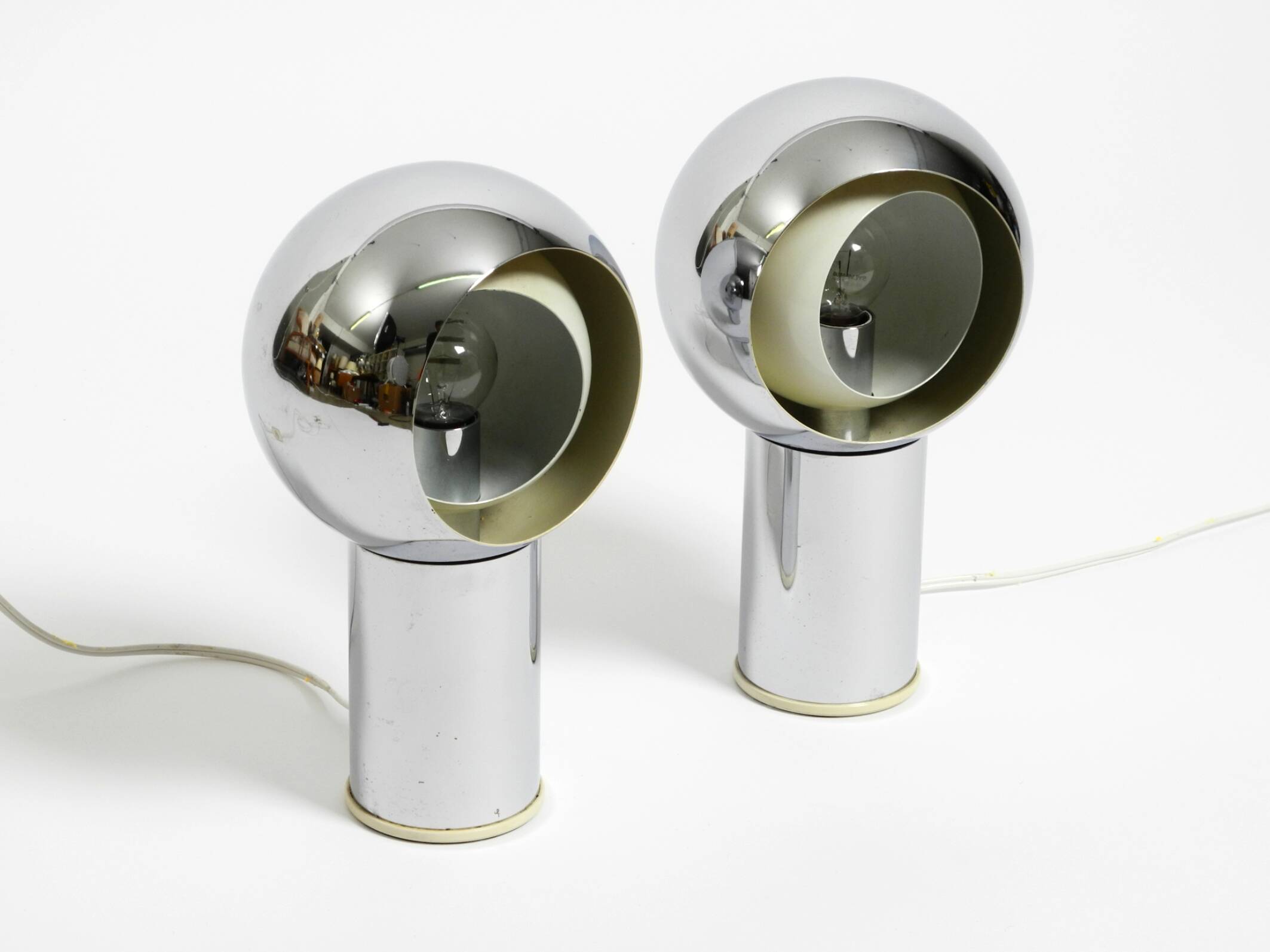 Pair of large Mid Century Space Age chrome table lamps - Made in Italy