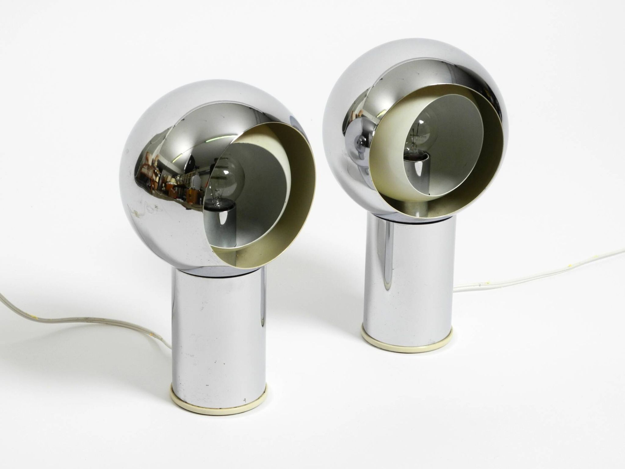 Pair of large Mid Century Space Age chrome table lamps - Made in Italy