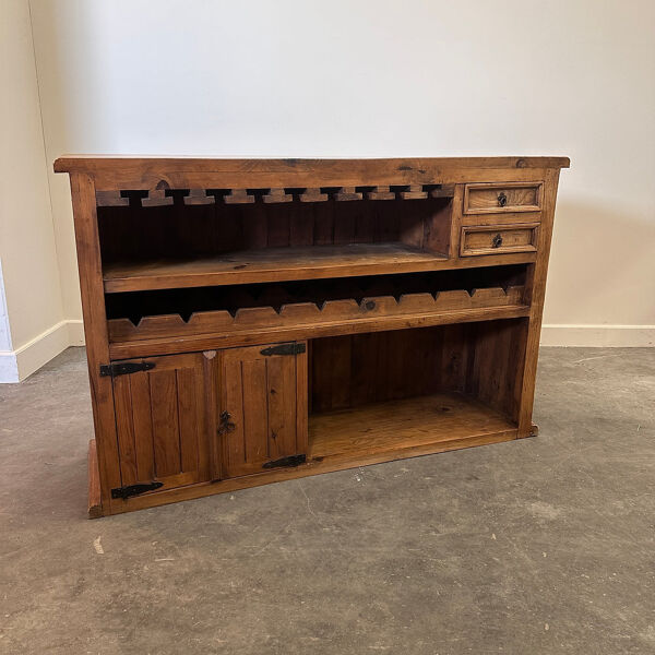 Comptoir de bar en bois massif rustique avec 4 tabourets assortis – porte-bouteilles et rangement