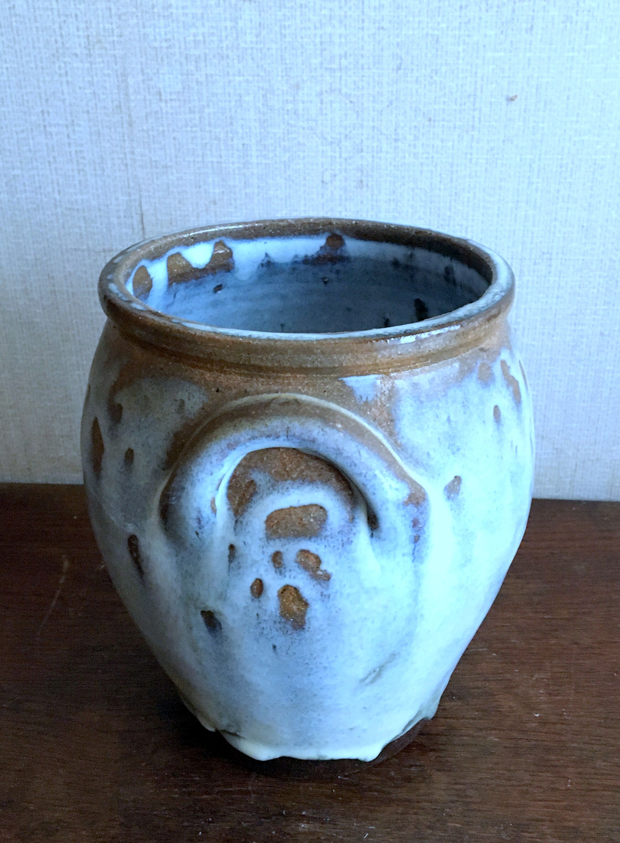 Sandstone pot from the black valley of berry