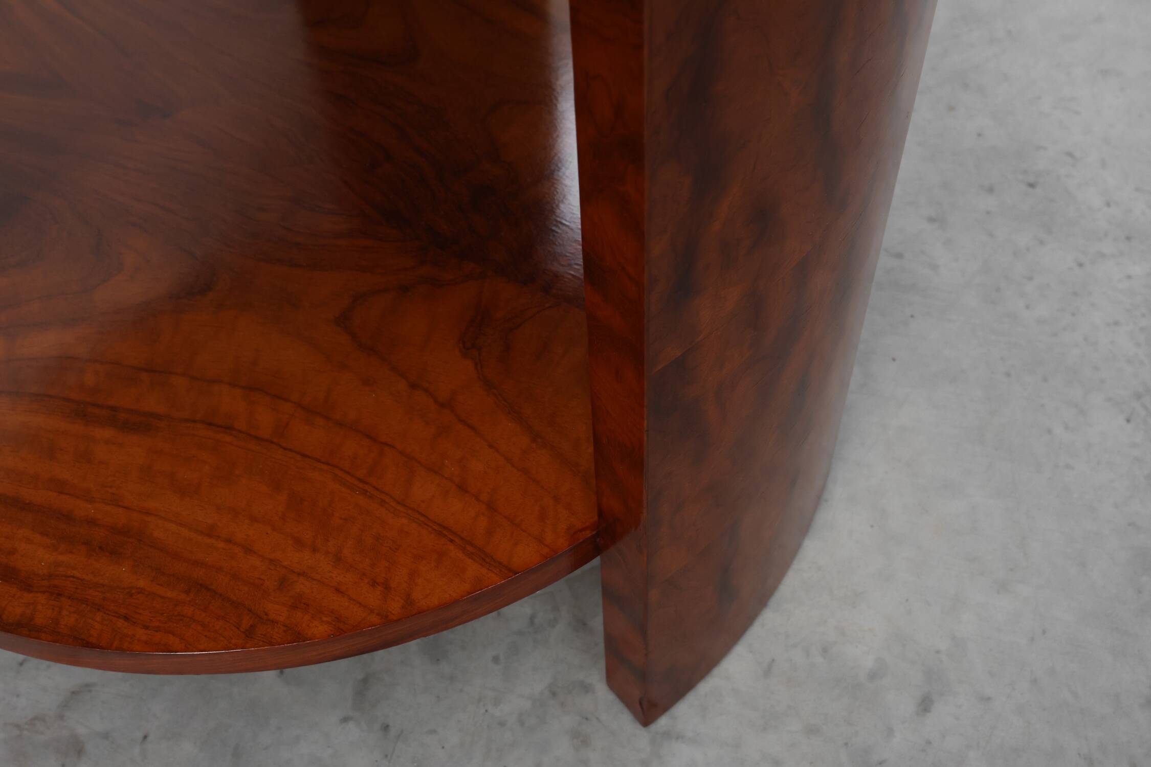 Round Art Deco coffee table in burl veneer, France ca. 1920