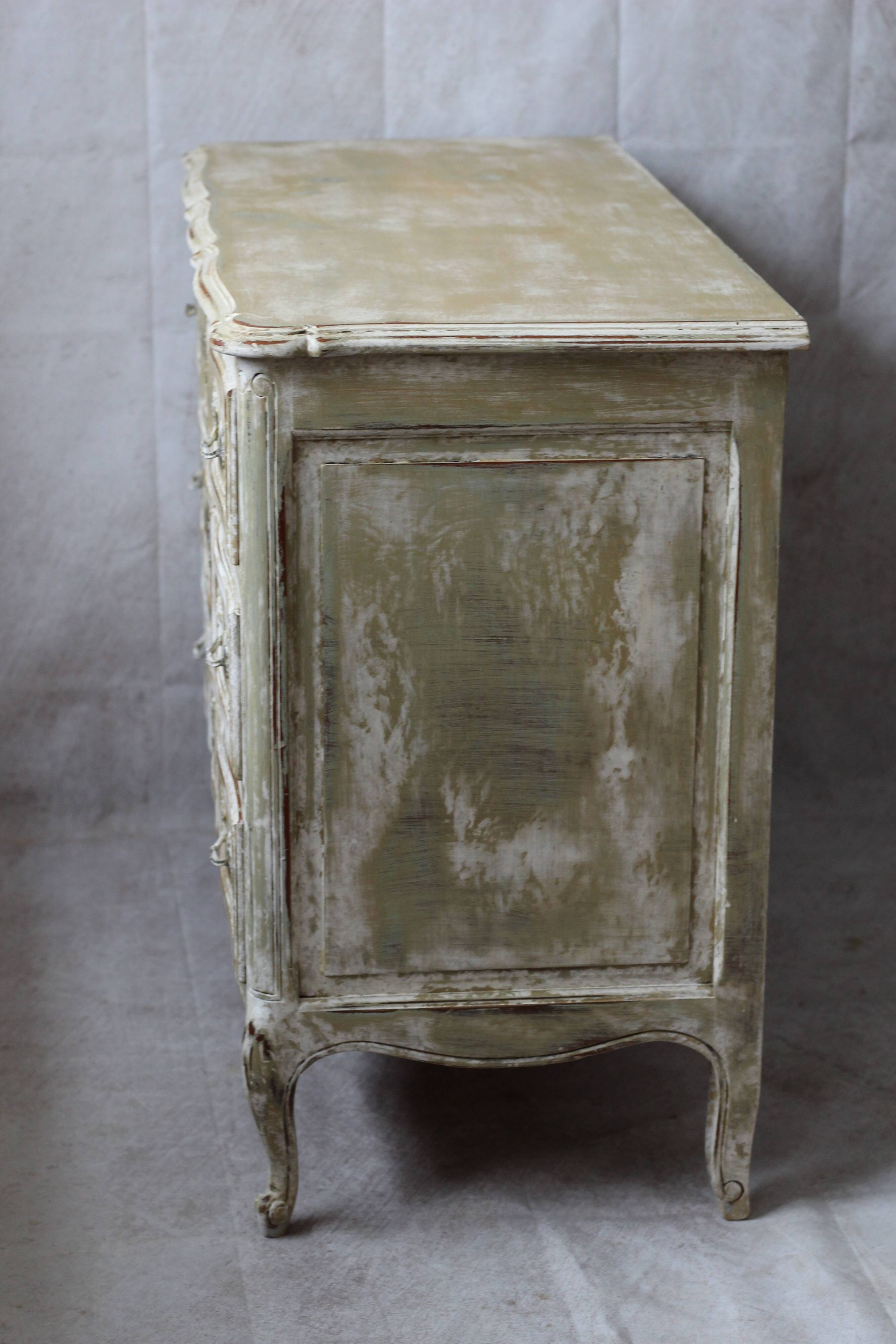 Commode arbalete ancienne patinée beige et blanc