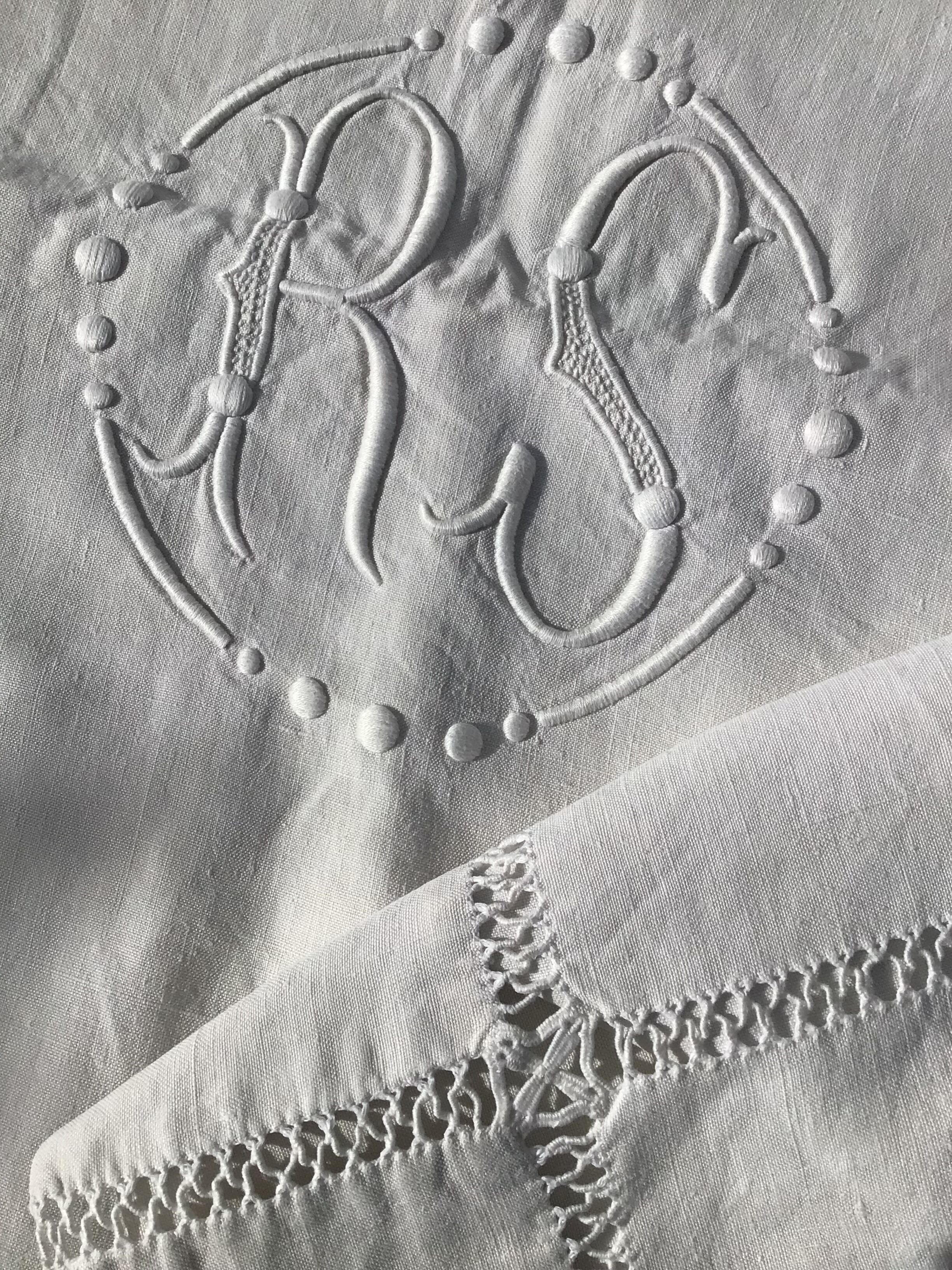 Cloth 2 places embroidered linen RS in a twisted day round