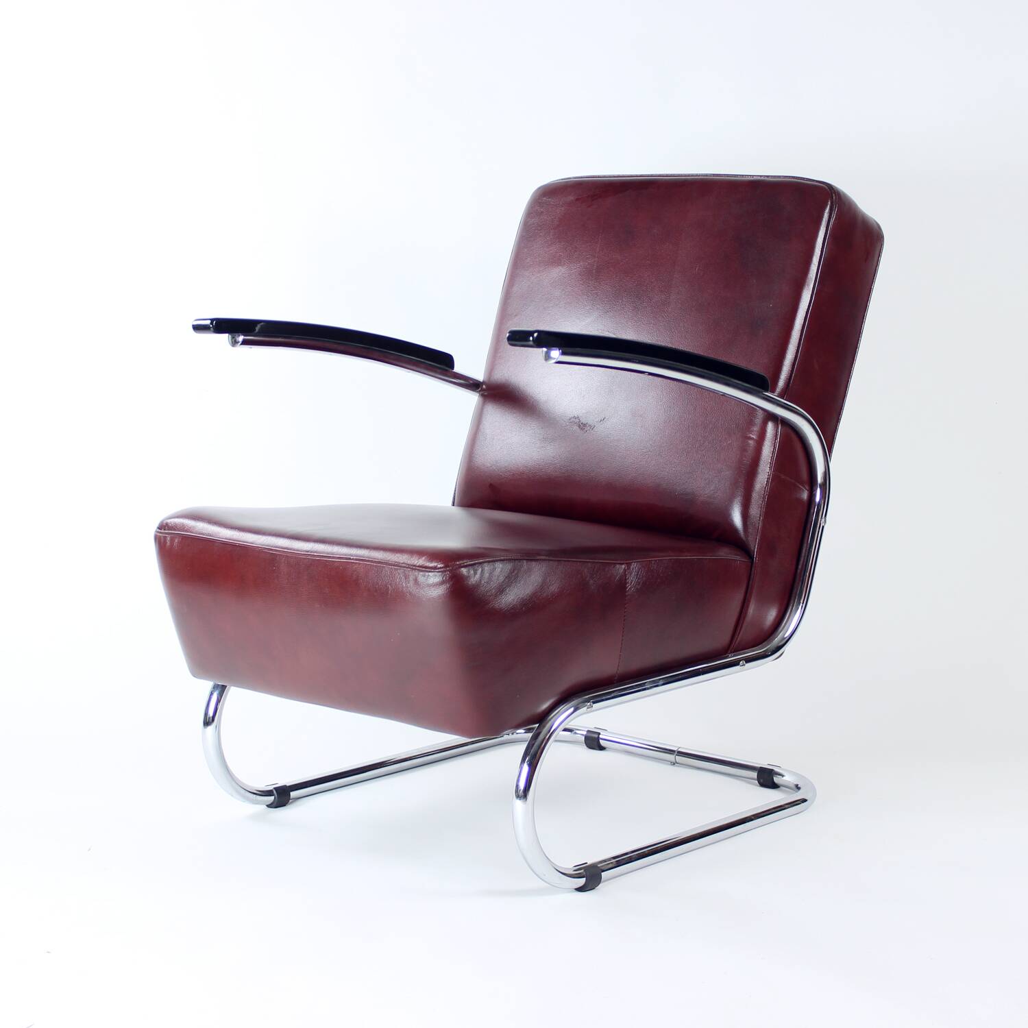 Unique armchair produced in the Bauhaus era, completely restored for the 21st century. the armchair