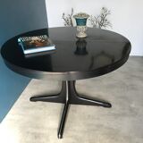 Extendable butterfly extension table