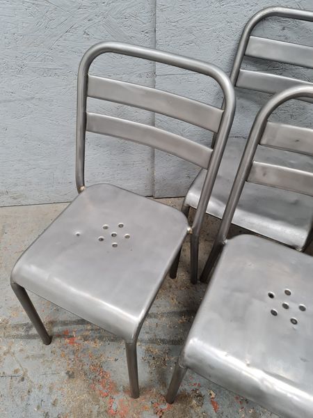 Série de six chaises Tolix patine graphite